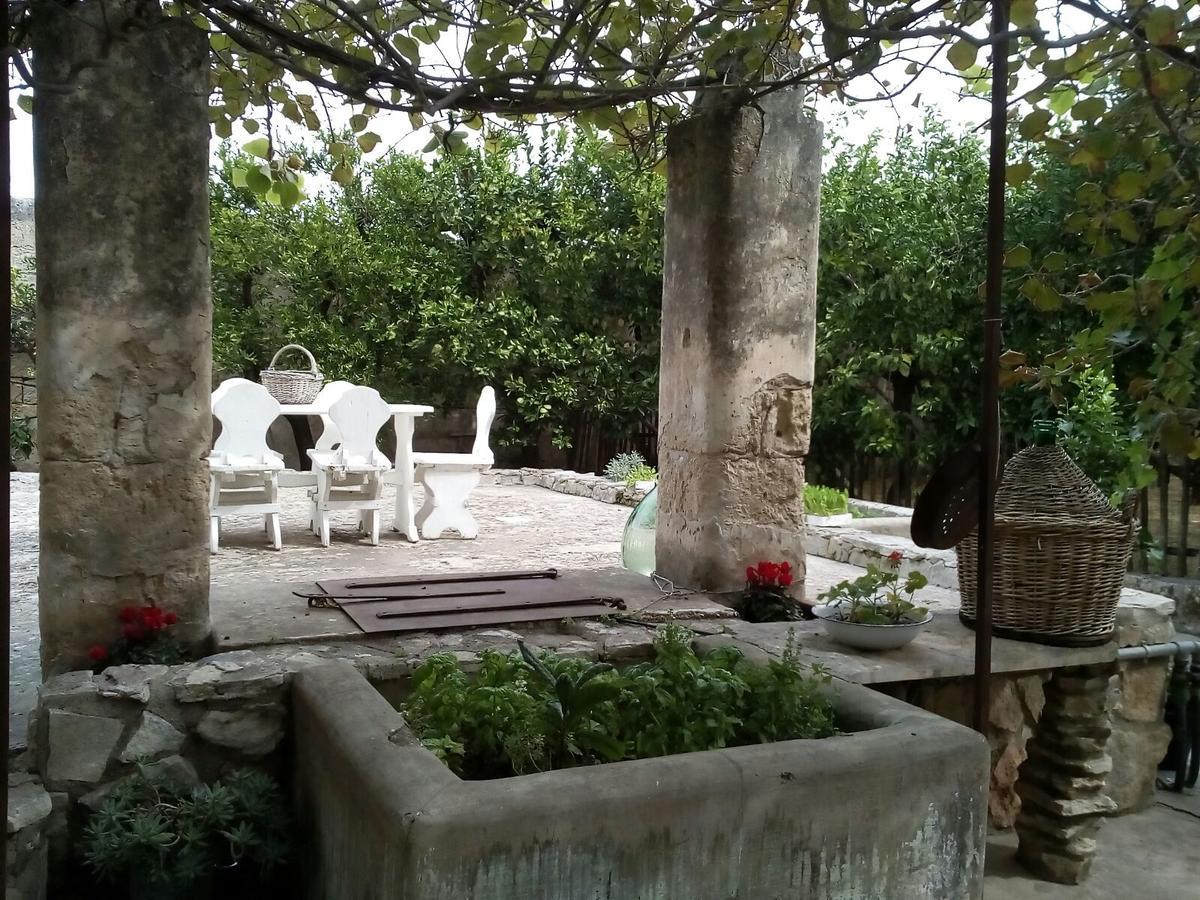 L'Aranceto Di Giorgia Bed & Breakfast Trani Ngoại thất bức ảnh